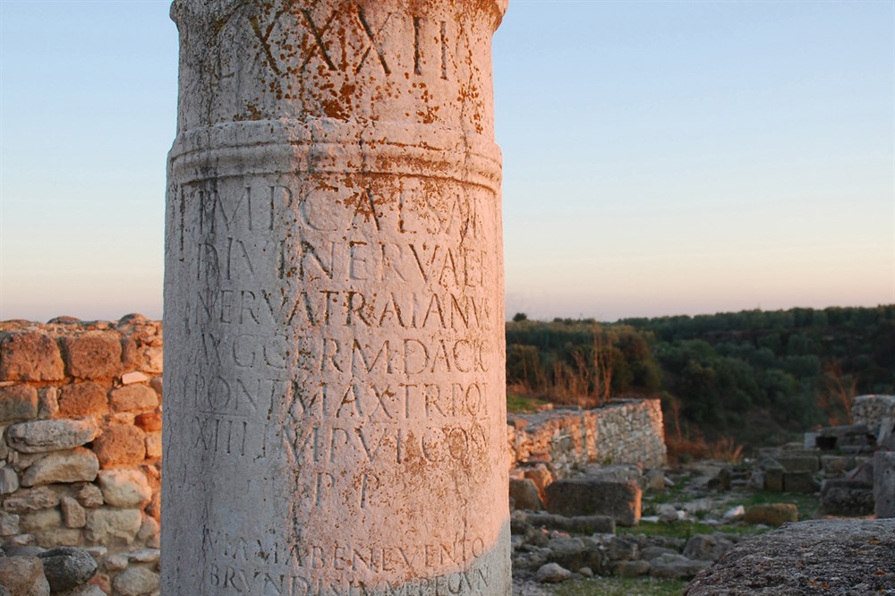 img:https://www.thethinkingtraveller.com/media/Resized/PUGLIA local areas/History of Puglia/1000/shutterstock_26800474_landscape3x2.jpg